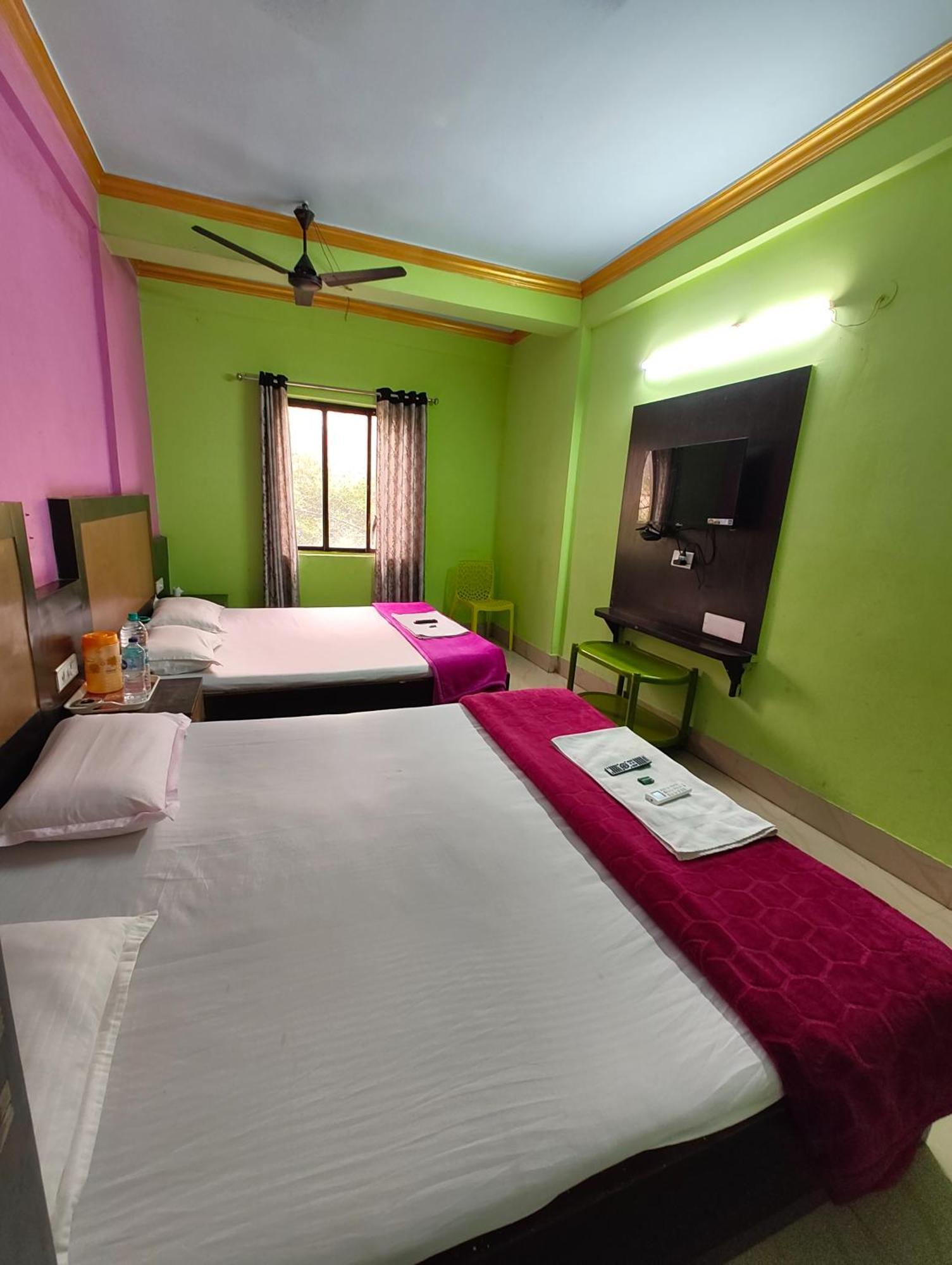 Goroomgo Samrat Palace Puri Near Sea Beach With Parking Facilities - Restaurant Available - Couple Friendly Exterior photo