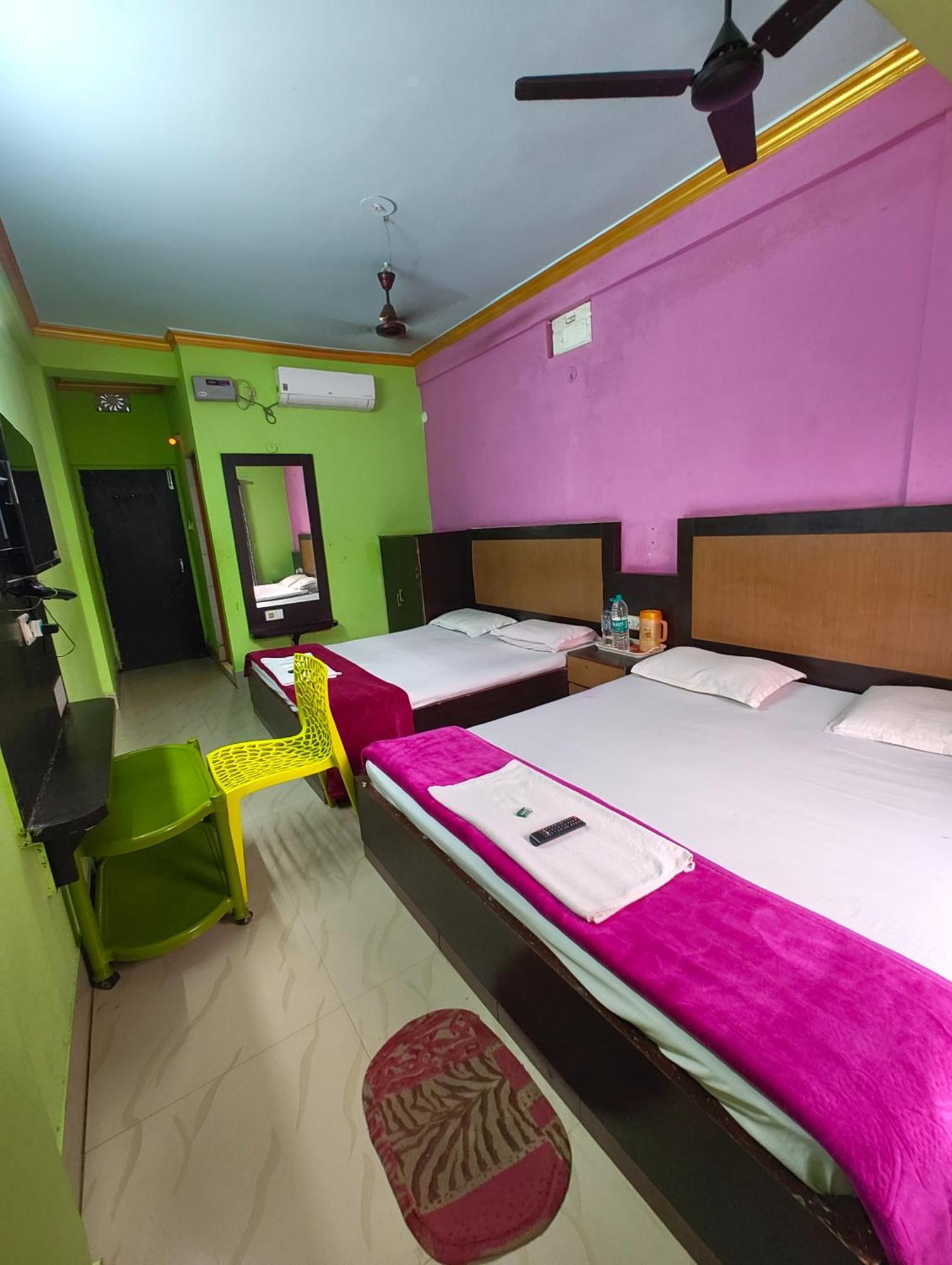 Goroomgo Samrat Palace Puri Near Sea Beach With Parking Facilities - Restaurant Available - Couple Friendly Exterior photo