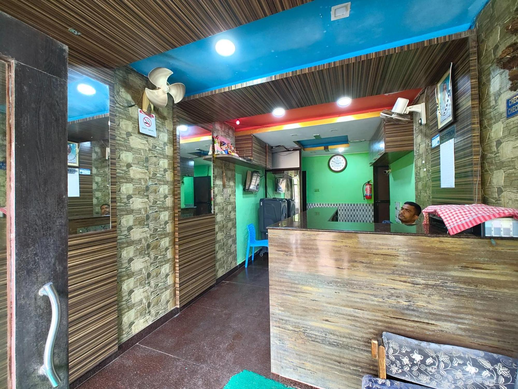 Goroomgo Samrat Palace Puri Near Sea Beach With Parking Facilities - Restaurant Available - Couple Friendly Exterior photo