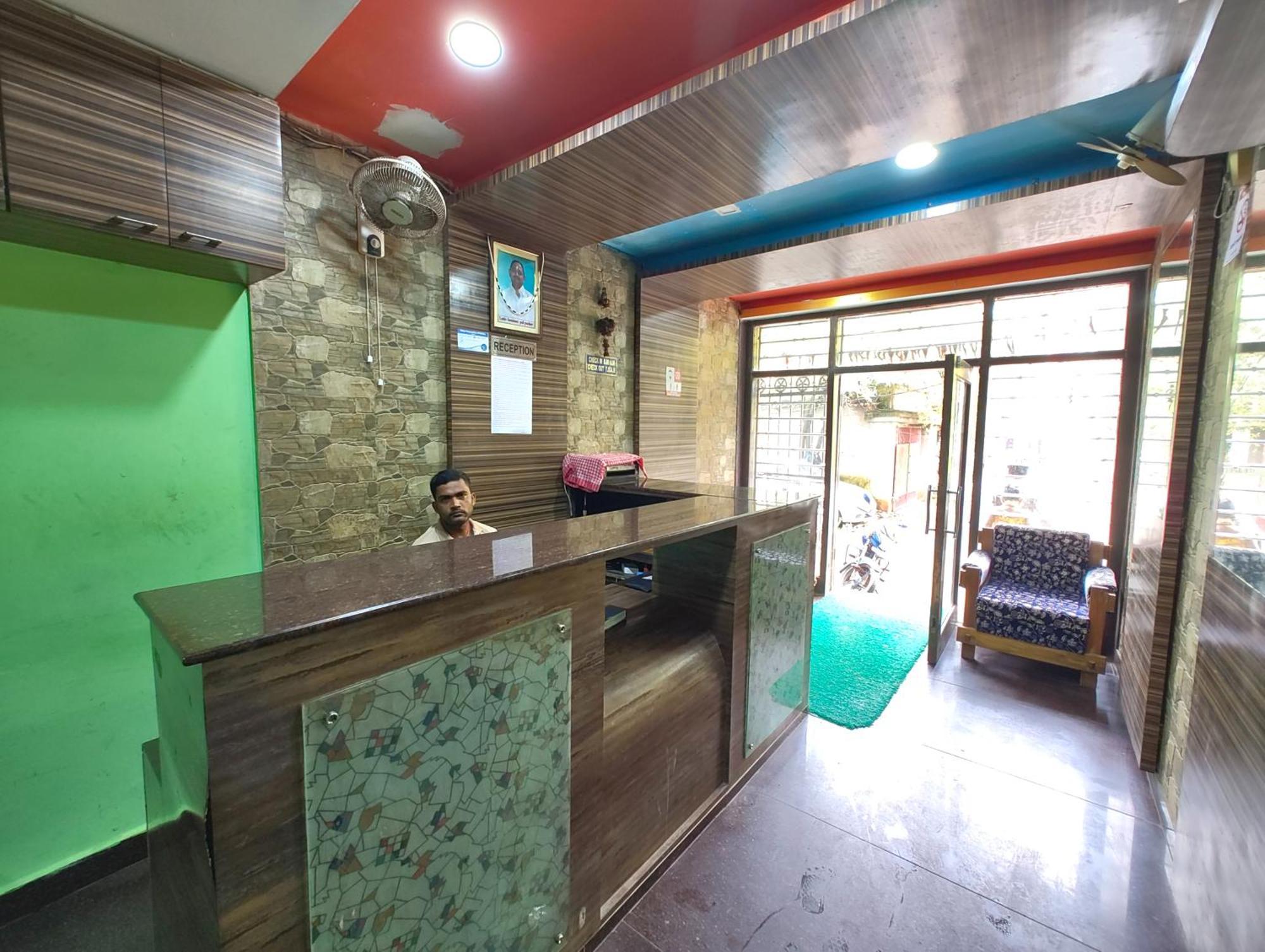 Goroomgo Samrat Palace Puri Near Sea Beach With Parking Facilities - Restaurant Available - Couple Friendly Exterior photo